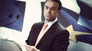 Δέσμευση Σταϊκούρα για αποκατάσταση των μισθών των ενστόλων