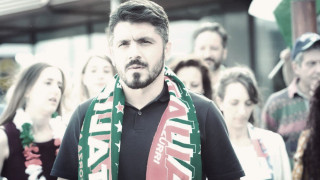 Ο Γκατούζο σερβίρει burgers (video) 