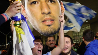 Ο Σουάρες «έστησε» τον κόσμο στο αεροδρόμιο (pics)