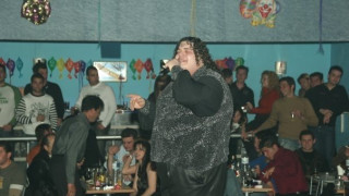 Ποιός πολύ γνωστός τραγουδιστής έχασε 190 κιλά; (ΦΩΤΟ)