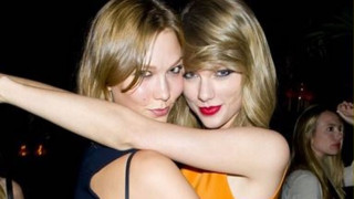 Σάλος με το λεσβιακό φιλί των Taylor Swift και Karlie Kloss