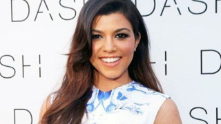 Η εγκυμονούσα Κόρτνεϊ Καρντάσιαν ποζάρει γυμνή! (pics)