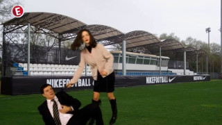 Ο Μητσικώστας σε ρόλο Καραγκούνη σχολιάζει την πορεία της Εθνικής (video)