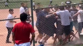 Τρελό ξύλο γονέων σε αγώνα σχολικού πρωταθλήματος (video)