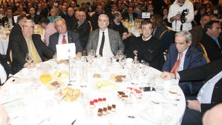 Αναβιώνουν... μνήμες παράγκας με Θωμά και «πεμπτοφαλαγγίτες»