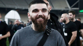 Τα σπάει με Καρρά              ο Γιώργος Σαββίδης  (pic)