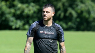 Ταξιδεύει στην Ολλανδία                             και ο Βιεϊρίνια