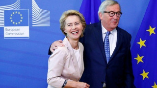 Γιούνκερ: «Η εκλογή της Φον ντερ Λάιεν δεν ήταν πολύ διαφανής»