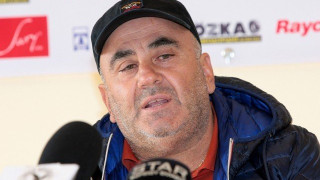 Παίρνει                           αποφάσεις ο Μπύρος