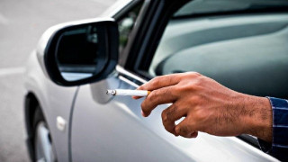 Τσουχτερά πρόστιμα & αφαίρεση διπλώματος σε όσους καπνίζουν σε οχήματα