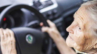 Διπλώματα οδήγησης: Τι θα ισχύει για όσους είναι άνω των 74 ετών