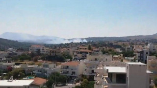 Πύρινα μέτωπα                        σε Ραφήνα και Βαρνάβα