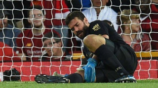 Λίβερπουλ: Πήρε τη νίκη, χάνει τον  Άλισον (video)