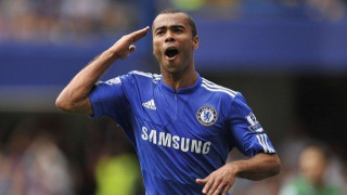 Κρεμάει τα                    παπούτσια του ο Ασλεϊ Κόουλ!