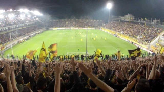 Εντυπωσιακή ατμόσφαιρα στο «Βικελίδης», φόρος τιμής σε Τατάκη και Κουκ