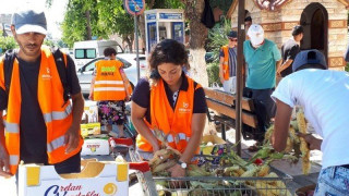 Θεσσαλονίκη: Μερίδες φαγητού σε... ποδήλατα για ευπαθείς ομάδες!