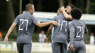 Είναι ακόμη                             μία ώρα δύσκολη