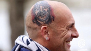 ΑΠΙΣΤΕΥΤΟ: Οπαδός της Χιμνάσια έκανε τατουάζ στο κεφάλι τον Μαραντόνα!