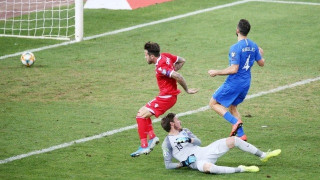 ΑΠΙΣΤΕΥΤΟ, με... μπου προσπάθησε να σταματήσει τον αντίπαλο ο Μανωλάς