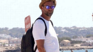 «Απόδραση» στη Μύκονο με                      γιοτ για τον Κλοπ (pic)