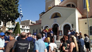 Κηδεύτηκε ο Νίκος Τριγλιανός, με το κασκόλ του Αρη στο φέρετρο (p & v)