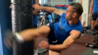 Conor McGregor - Μανούσος                                 σημειώσατε 2