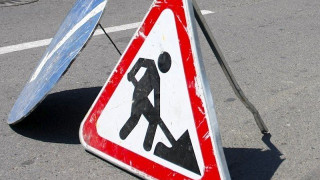 Αλλάζουν τα στηθαία στην                 είσοδο της Περαίας