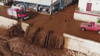 Kαιρός: Καταιγίδες στη Θεσσαλονίκη -«Πνίγεται» στις λάσπες η Κεφαλονιά