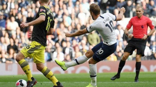 Δύσκολη νίκη με δέκα η Τότεναμ, ματσάρα στο «Βίλα Παρκ»