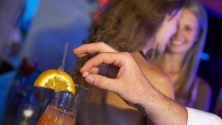 Θεσ/νίκη: 35χρονος Σέρβος έριξε ουσία σε ποτό άνδρα για να τον κλέψει