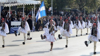 Με την παρέλαση ακολουθούμε συμβολικά την πορεία των ηρώων μας