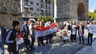 ΕΚΤΑΚΤΟ - Θεσσαλονίκη: Συγκέντρωση διαμαρτυρίας Ιρακινών στην Καμάρα