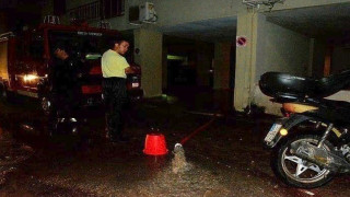 Εντονη βροχόπτωση σε Θεσσαλονίκη και Χαλκιδική, απεγκλωβισμός γυναικών