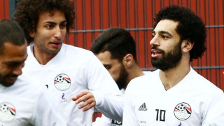 Μερακλής Σαλάχ        γλεντάει με τη «Ρόζα» του Μητροπάνου