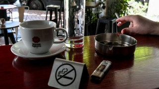 ΕΠΙΚΟ ΒΙΝΤΕΟ: «Έτσι δεν τρως πρόστιμο ενώ καπνίζεις»
