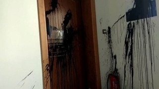 Επίθεση Ρουβίκωνα στο γραφείο της υπ. Παιδείας, Νίκης Κεραμέως -ΒΙΝΤΕΟ