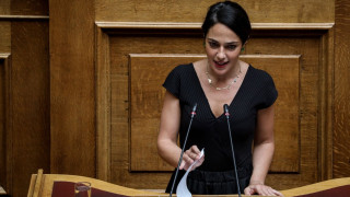 «Επίδομα γέννας 2.000 ευρώ και στις ανασφάλιστες μητέρες»