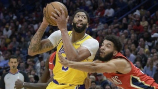 Εκκωφαντική επιστροφή Ντέιβις στη Νέα Ορλεάνη (vids)