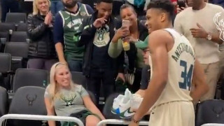 Μέγας Γιάννης, έδωσε τα παπούτσια του σε παιδί με σύνδρομο Down (vid)