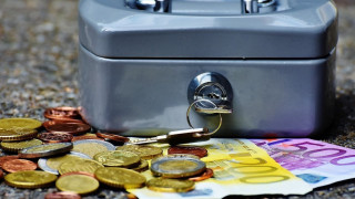 Αυξήσεις σε συντάξεις και μισθούς το 2020