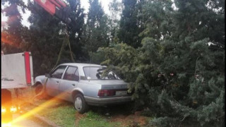Ι.Χ. γλίστρισε και έφυγε εκτός δρόμου στην έξοδο για Κων/πολίτικα