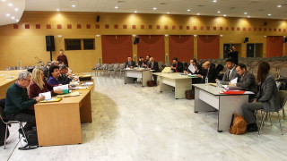 Ολοι τους αδικούν και όλοι άρχισαν να τους ευνοούν