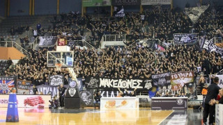 Οπαδοί ΠΑΟΚ προς παίκτες: «Σηκώστε το κεφάλι και δώστε τα όλα»