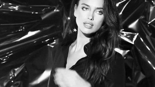 Το αισθησιακό στριπτίζ της Ιρίνα Σάικ που κόβει την ανάσα (photos+video)