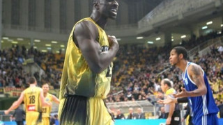 Μπονσού λαμπρός την οδηγεί