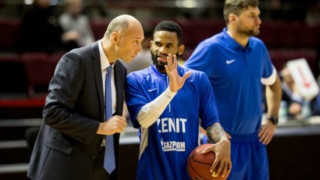 Χριστουγεννιάτικο στραβοπάτημα για Νίζνι