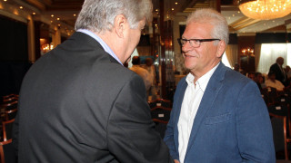 Συμμαχίες για το θεαθήναι…