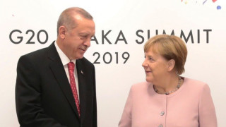 «Ο Ερντογάν πίεσε τη Μέρκελ για να αποκλειστεί η Ελλάδα από τη Σύνοδο»