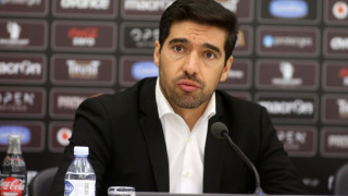 Μοναδικό: Ο Φερέιρα έδειξε με μορφασμό τον αριστερό μπακ του ΠΑΟΚ