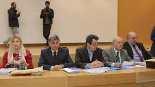 Θα λογοδοτήσουν οι εμπνευστές της βιομηχανίας εκτόξευσης λάσπης...